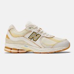 New Balance x Joe Freshgoods 2002R 'Conversations Amongst Us' M2002RJ1 – スタイリッシュなクリーム&イエローのスエードメッシュスニーカー New Balance x Joe Freshgoods 2002R 'Conversations Amongst Us' M2002RJ1 スニーカー – クリーム&イエローのスエードメッシュデザイン