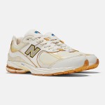 New Balance x Joe Freshgoods 2002R 'Conversations Amongst Us' M2002RJ1 – スタイリッシュなクリーム&イエローのスエードメッシュスニーカー New Balance x Joe Freshgoods 2002R 'Conversations Amongst Us' M2002RJ1 スニーカー – クリーム&イエローのスエードメッシュデザイン