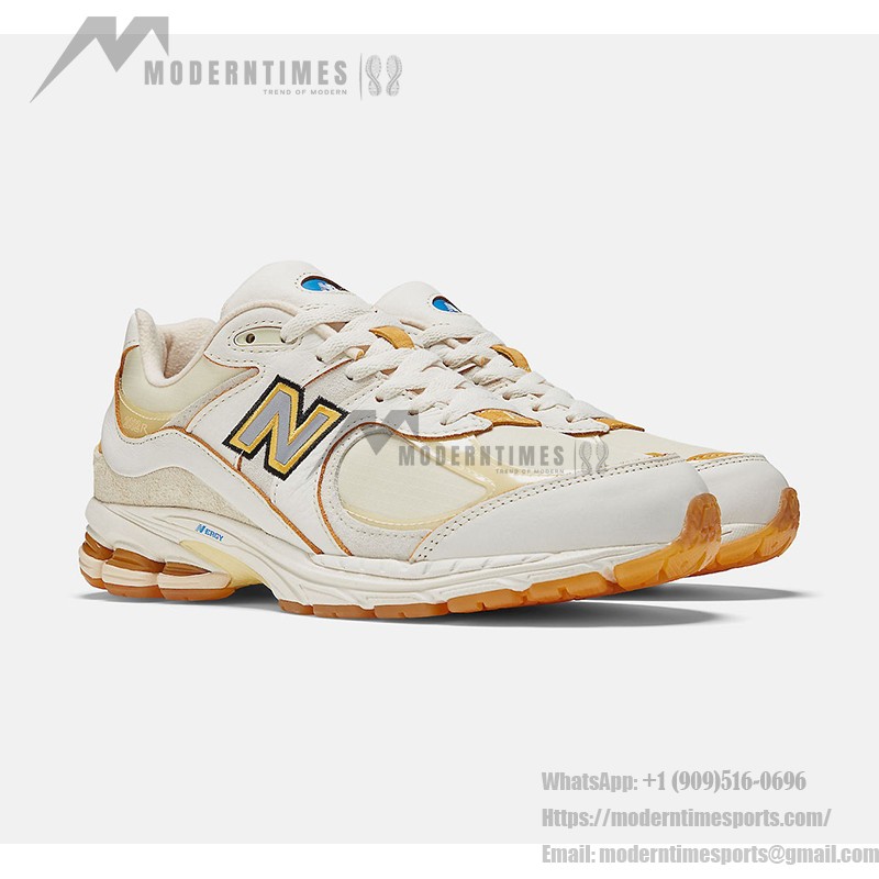 New Balance x Joe Freshgoods 2002R 'Conversations Amongst Us' M2002RJ1 – スタイリッシュなクリーム&イエローのスエードメッシュスニーカー New Balance x Joe Freshgoods 2002R 'Conversations Amongst Us' M2002RJ1 スニーカー – クリーム&イエローのスエードメッシュデザイン