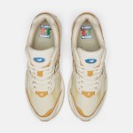 New Balance x Joe Freshgoods 2002R 'Conversations Amongst Us' M2002RJ1 – スタイリッシュなクリーム&イエローのスエードメッシュスニーカー New Balance x Joe Freshgoods 2002R 'Conversations Amongst Us' M2002RJ1 スニーカー – クリーム&イエローのスエードメッシュデザイン