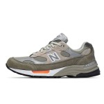 New Balance x WTAPS 992 Made in USA – オリーブドラブスニーカーで快適さとスタイル New Balance x WTAPS 992 Made in USA – プレミアムオリーブドラブスエード&メッシュスニーカーで快適さ