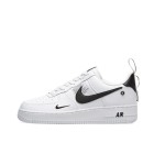 Nike Air Force 1 LV8 Utility AJ7747-100 - スタイリッシュなホワイトスニーカー Nike Air Force 1 LV8 Utility AJ7747-100 - ブラックスウッシュが特徴のホワイトスニーカー