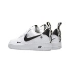 Nike Air Force 1 LV8 Utility AJ7747-100 - スタイリッシュなホワイトスニーカー Nike Air Force 1 LV8 Utility AJ7747-100 - ブラックスウッシュが特徴のホワイトスニーカー