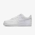 Nike Air Force 1 Low 'トリプル ホワイト' - アイコニックな白いスニーカー Nike Air Force 1 Low 'トリプル ホワイト' - ミニマルな印象の白いクラシック スニーカー
