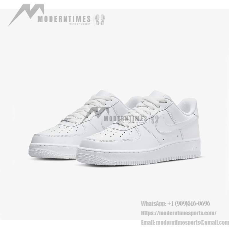 Nike Air Force 1 Low 'トリプル ホワイト' - アイコニックな白いスニーカー Nike Air Force 1 Low 'トリプル ホワイト' - ミニマルな印象の白いクラシック スニーカー