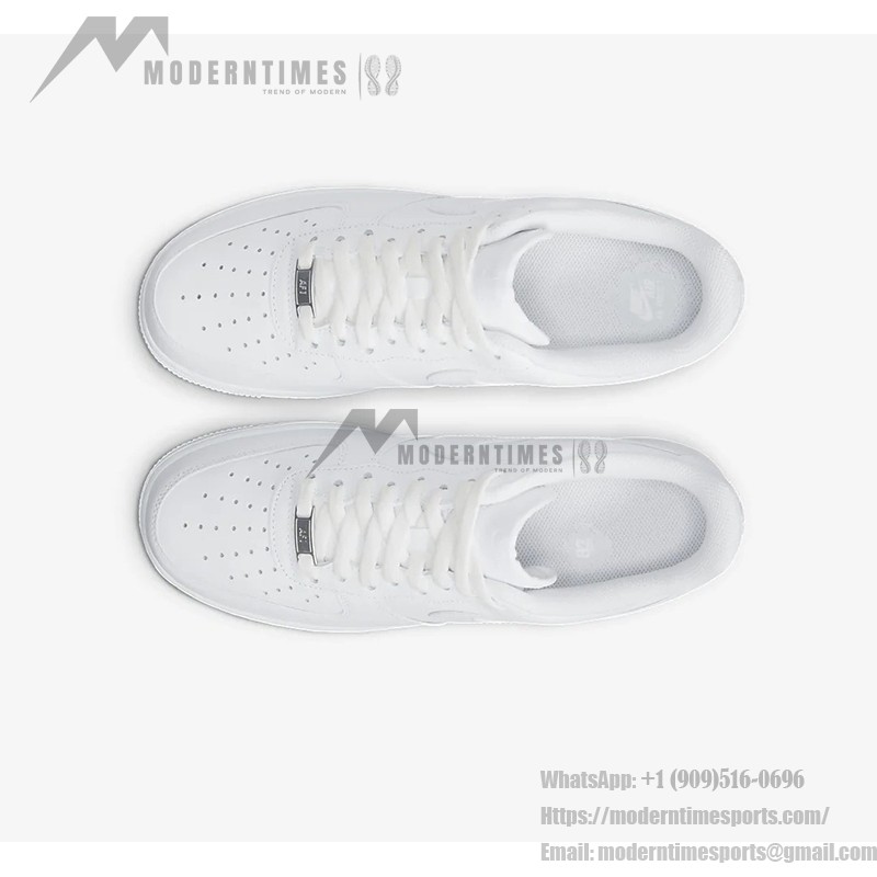Nike Air Force 1 Low 'トリプル ホワイト' - アイコニックな白いスニーカー Nike Air Force 1 Low 'トリプル ホワイト' - ミニマルな印象の白いクラシック スニーカー