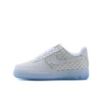 Nike Air Force 1 '07 PRM CK7804-100 Nike Air Force 1 '07 PRM CK7804-100 - リフレクティブスウッシュとアイシーソールを備えたホワイトスニーカー