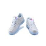 Nike Air Force 1 '07 PRM CK7804-100 Nike Air Force 1 '07 PRM CK7804-100 - リフレクティブスウッシュとアイシーソールを備えたホワイトスニーカー