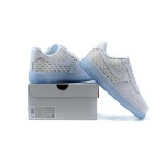 Nike Air Force 1 '07 PRM CK7804-100 Nike Air Force 1 '07 PRM CK7804-100 - リフレクティブスウッシュとアイシーソールを備えたホワイトスニーカー
