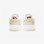 Nike Air Force 1 '07 LV8 "Popcorn" CW2919-100 Nike Air Force 1 '07 LV8 "Popcorn" CW2919-100 - 赤いアクセントが映えるクリームレザースニーカー