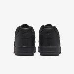Nike Air Force 1 Low 'トリプル ブラック' - スタイリッシュなオールブラック Nike Air Force 1 Low 'トリプル ブラック' - ミニマルなデザインのオールブラック スニーカー