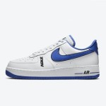 Nike Air Force 1 Low 'White & Game Royal' - 白のスニーカーに大胆な青のスウッシュ Nike Air Force 1 Low 'White & Game Royal' - クラシックな白いスニーカーと青のスウッシュ