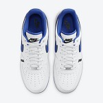 Nike Air Force 1 Low 'White & Game Royal' - 白のスニーカーに大胆な青のスウッシュ Nike Air Force 1 Low 'White & Game Royal' - クラシックな白いスニーカーと青のスウッシュ
