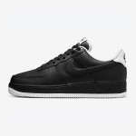 Nike Air Force 1 Low 'ブラック & ホワイト' - 洗練された黒のスニーカーと白のディテール Nike Air Force 1 Low 'ブラック & ホワイト' - 黒のスニーカーと白のアクセント