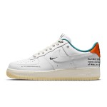 Nike Air Force 1 Low "Next Nature" DM0970-111 サステナブルな白いスニーカー Nike Air Force 1 Low "Next Nature" DM0970-111 オレンジとグリーンのアクセント付きの白いスニーカー