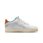 Nike Air Force 1 Low "Next Nature" DM0970-111 サステナブルな白いスニーカー Nike Air Force 1 Low "Next Nature" DM0970-111 オレンジとグリーンのアクセント付きの白いスニーカー