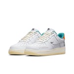Nike Air Force 1 Low "Next Nature" DM0970-111 サステナブルな白いスニーカー Nike Air Force 1 Low "Next Nature" DM0970-111 オレンジとグリーンのアクセント付きの白いスニーカー