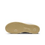 Nike Air Force 1 Low "Next Nature" DM0970-111 サステナブルな白いスニーカー Nike Air Force 1 Low "Next Nature" DM0970-111 オレンジとグリーンのアクセント付きの白いスニーカー