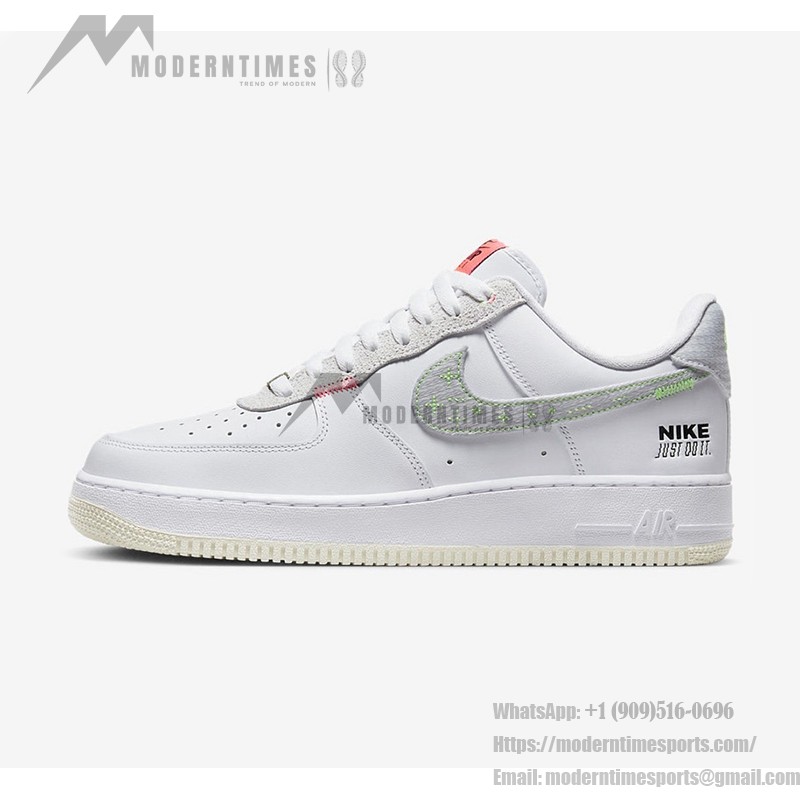Nike Air Force 1 Low 'Just Do It' - ネオンアクセントが映える白いスニーカー Nike Air Force 1 Low 'Just Do It' - ネオンスウッシュとシグネチャーブランディングが施された白いスニーカー