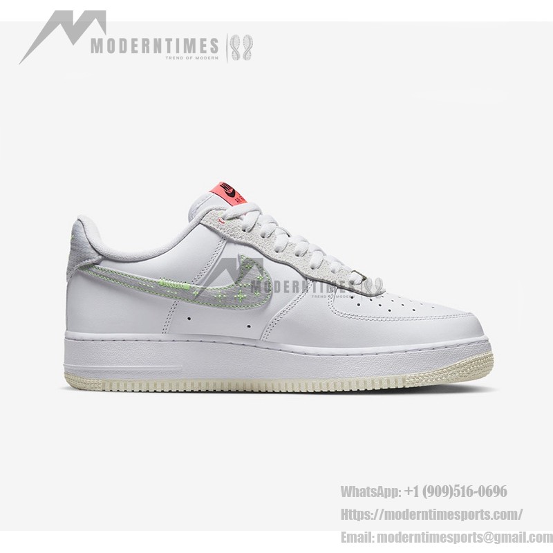 Nike Air Force 1 Low 'Just Do It' - ネオンアクセントが映える白いスニーカー Nike Air Force 1 Low 'Just Do It' - ネオンスウッシュとシグネチャーブランディングが施された白いスニーカー