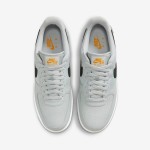 Nike Air Force 1 Low FD0666-002 - トリプルスウッシュライトグレースニーカー Nike Air Force 1 Low FD0666-002 - トリプルスウッシュデザインのライトグレースニーカー