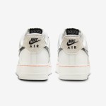 Nike Air Force 1 Low FN8892-191 - クリームスニーカーとブラックスウッシュ Nike Air Force 1 Low FN8892-191 - クリーム色のスニーカー、テクスチャードブラックスウッシュとオレンジアクセント