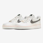 Nike Air Force 1 Low FN8892-191 - クリームスニーカーとブラックスウッシュ Nike Air Force 1 Low FN8892-191 - クリーム色のスニーカー、テクスチャードブラックスウッシュとオレンジアクセント