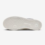 Nike Air Force 1 Low FN8892-191 - クリームスニーカーとブラックスウッシュ Nike Air Force 1 Low FN8892-191 - クリーム色のスニーカー、テクスチャードブラックスウッシュとオレンジアクセント