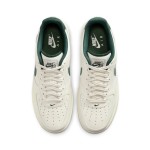 Nike Air Force 1 Low "Pine Green" FV0392-100 スニーカー Nike Air Force 1 Low "Pine Green" FV0392-100 - ホワイト&グリーンスニーカー