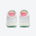 Nike Air Force 1 Low 'GOT 'EM' - ホワイトとピンクグラデーションスニーカー Nike Air Force 1 Low 'GOT 'EM' DC3287-111 - ピンクグラデーションヒール付きホワイトレザースニーカー