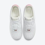Nike Air Force 1 Low 'GOT 'EM' - ホワイトとピンクグラデーションスニーカー Nike Air Force 1 Low 'GOT 'EM' DC3287-111 - ピンクグラデーションヒール付きホワイトレザースニーカー
