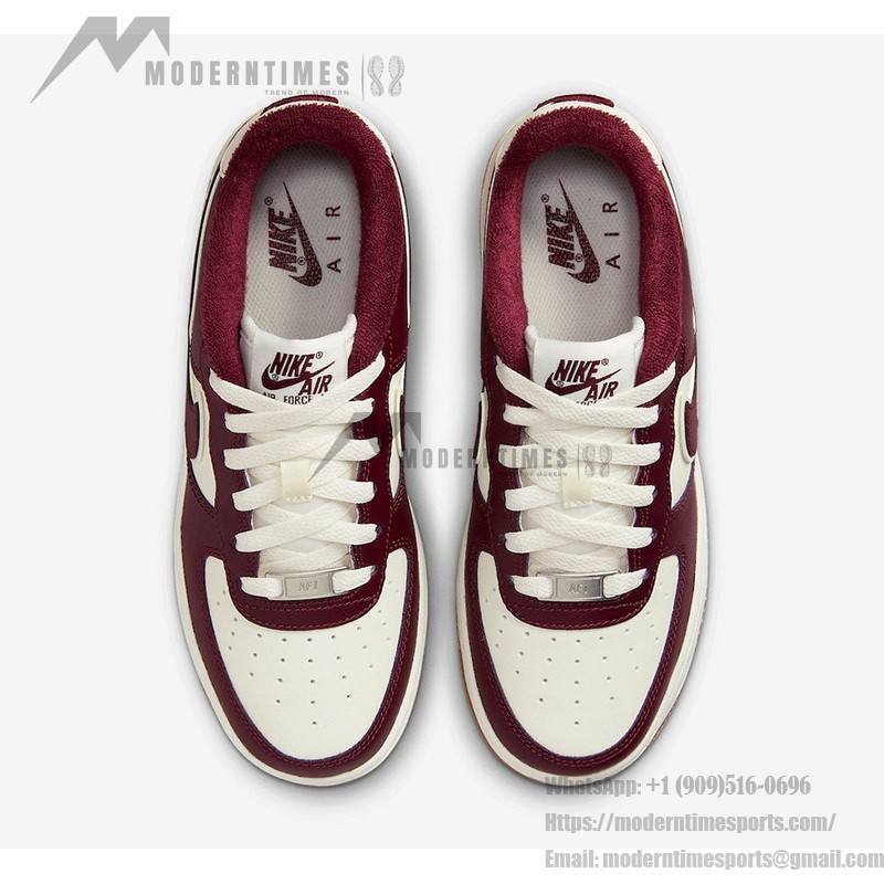 Nike Air Force 1 Low GS DQ5972-100 - スタイリッシュなクリーム&バーガンディスニーカー Nike Air Force 1 Low GS DQ5972-100 - ガムソール付きクリーム&バーガンディスニーカー