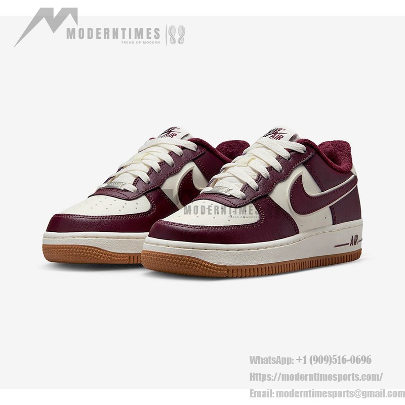 Nike Air Force 1 Low GS DQ5972-100 - スタイリッシュなクリーム&バーガンディスニーカー Nike Air Force 1 Low GS DQ5972-100 - ガムソール付きクリーム&バーガンディスニーカー
