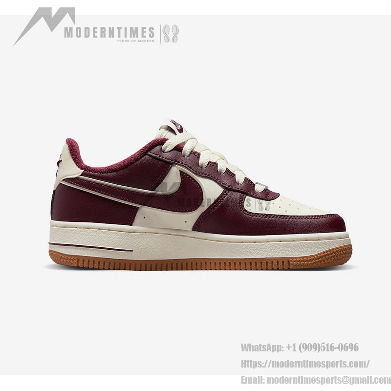 Nike Air Force 1 Low GS DQ5972-100 - スタイリッシュなクリーム&バーガンディスニーカー Nike Air Force 1 Low GS DQ5972-100 - ガムソール付きクリーム&バーガンディスニーカー