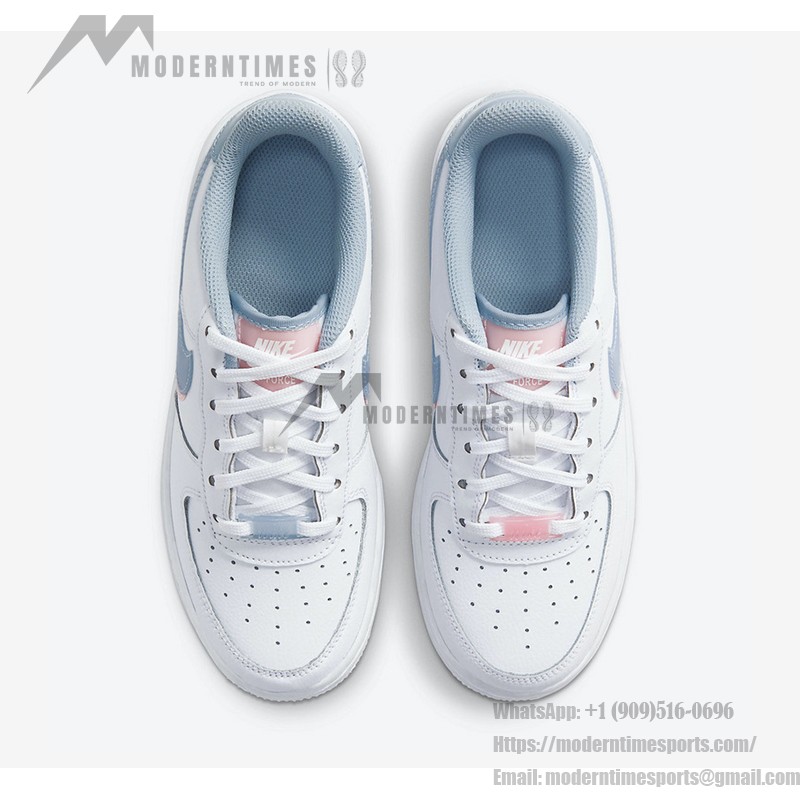 Nike Air Force 1 Low GS 'Double Swoosh' CW1574-100 - スタイリッシュなホワイトスニーカー Nike Air Force 1 Low GS 'Double Swoosh' CW1574-100 - パステルピンクとブルースウッシュのホワイトスニーカー