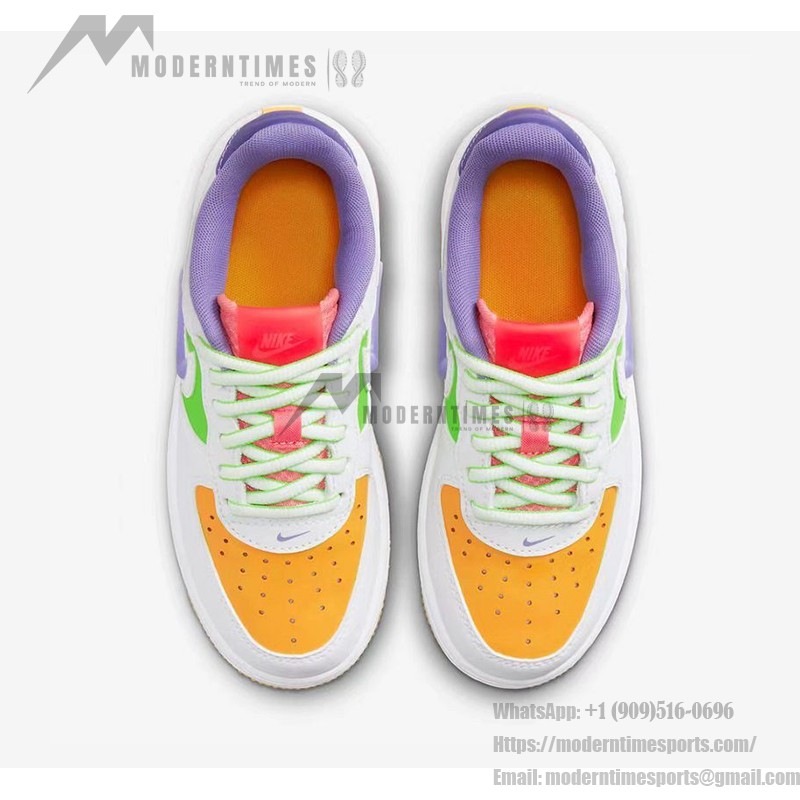 Nike Air Force 1 Low GS FD1036-100 - ビビッドなマルチカラースニーカー Nike Air Force 1 Low GS FD1036-100 - オレンジ、グリーン、パープル、ピンクのアクセントと半透明パープルスウッシュが特徴のホワイトスニーカー