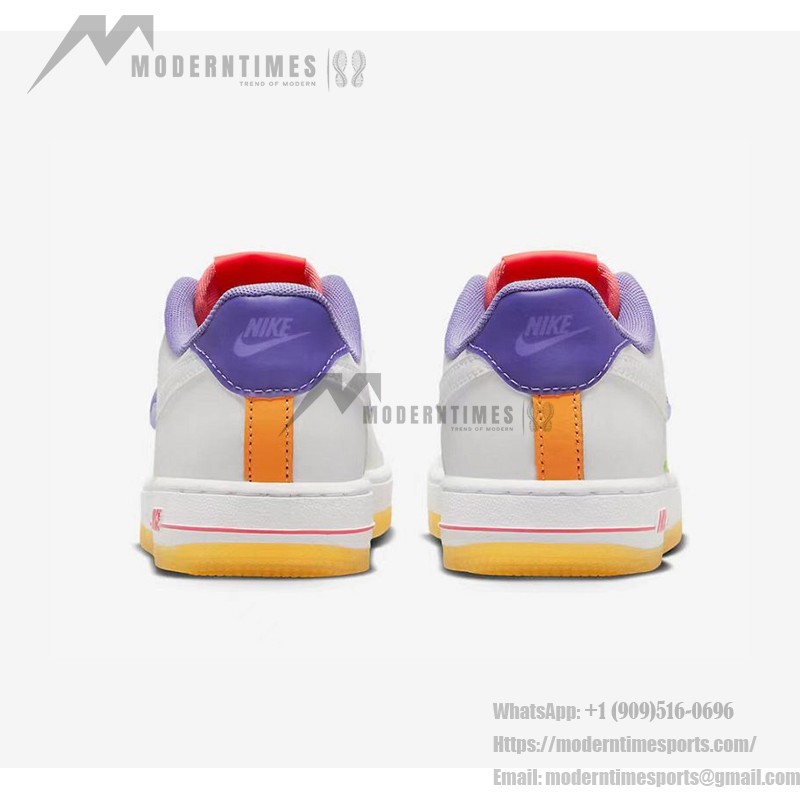 Nike Air Force 1 Low GS FD1036-100 - ビビッドなマルチカラースニーカー Nike Air Force 1 Low GS FD1036-100 - オレンジ、グリーン、パープル、ピンクのアクセントと半透明パープルスウッシュが特徴のホワイトスニーカー