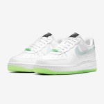 ナイキ エア フォース 1 ロー 'Have A Nike Day' - ホワイト & ネオングリーン ナイキ エア フォース 1 ロー 'Have A Nike Day' - 透明なスウッシュとネオングリーンソールを備えたホワイトスニーカー