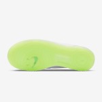 ナイキ エア フォース 1 ロー 'Have A Nike Day' - ホワイト & ネオングリーン ナイキ エア フォース 1 ロー 'Have A Nike Day' - 透明なスウッシュとネオングリーンソールを備えたホワイトスニーカー
