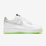 ナイキ エア フォース 1 ロー 'Have A Nike Day' - ホワイト & ネオングリーン ナイキ エア フォース 1 ロー 'Have A Nike Day' - 透明なスウッシュとネオングリーンソールを備えたホワイトスニーカー