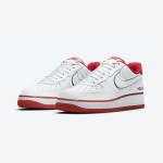 Nike Air Force 1 Low 'Hello' - ホワイト&レッドスニーカー Nike Air Force 1 Low 'Hello' - 赤のアクセントとHelloのブランディングが特徴のホワイトスニーカー