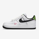 ナイキ エア フォース 1 ロー "Just Do It" - 白 ブラック & レッドのディテール ナイキ エア フォース 1 ロー "Just Do It" 白のスニーカー ブラックとレッドのディテール