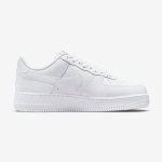Nike Air Force 1 Low LX 'Lucky Charms' DD1525-100 - プレミアムホワイトスニーカーとゴールドチェーン Nike Air Force 1 Low LX 'Lucky Charms' DD1525-100 - ゴールドチェーンとチャーム付きプレミアムホワイトスニーカー