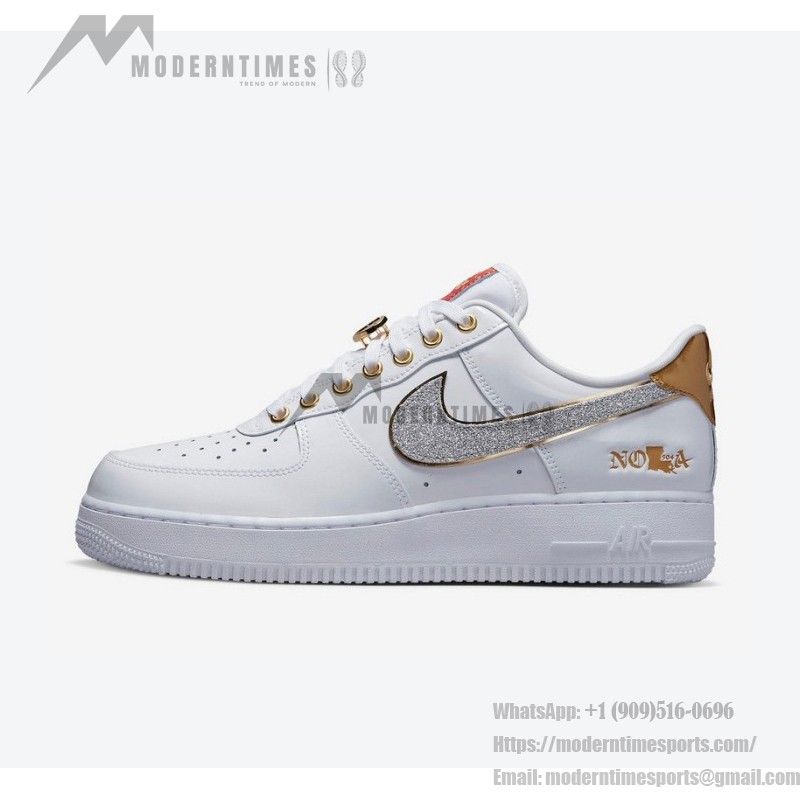 Nike Air Force 1 Low "NOLA" DZ5425-100 - ニューオーリンズを称えるエレガントなデザイン Nike Air Force 1 Low "NOLA" DZ5425-100 - きらめくシルバースウッシュとゴールドアクセントが際立つホワイトレザー