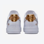 Nike Air Force 1 Low "NOLA" DZ5425-100 - ニューオーリンズを称えるエレガントなデザイン Nike Air Force 1 Low "NOLA" DZ5425-100 - きらめくシルバースウッシュとゴールドアクセントが際立つホワイトレザー