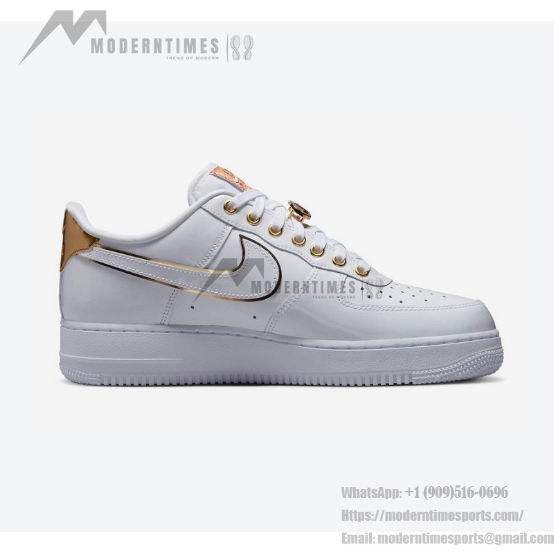 Nike Air Force 1 Low "NOLA" DZ5425-100 - ニューオーリンズを称えるエレガントなデザイン Nike Air Force 1 Low "NOLA" DZ5425-100 - きらめくシルバースウッシュとゴールドアクセントが際立つホワイトレザー