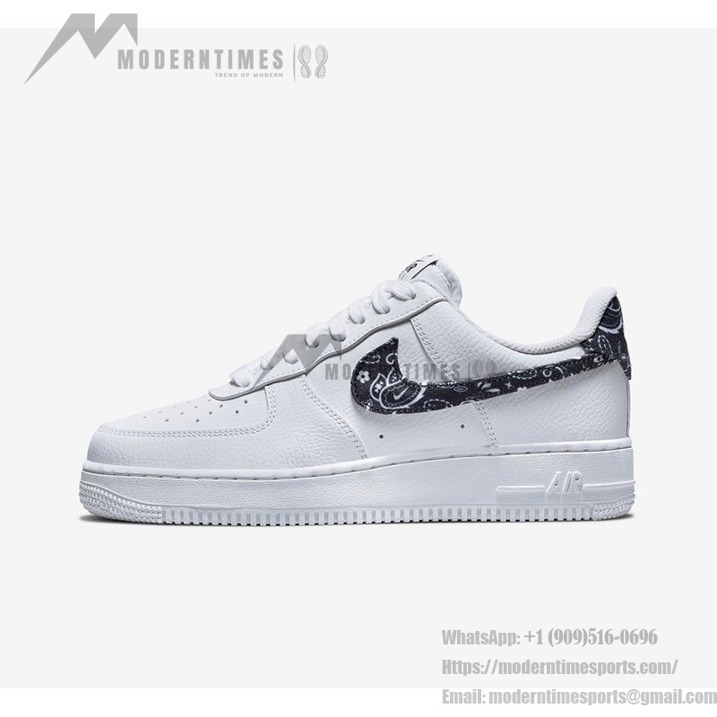 Nike Air Force 1 Low WMNS 'Black Paisley' DH4406-101 - エレガントなホワイトスニーカー Nike Air Force 1 Low WMNS 'Black Paisley' DH4406-101 - スウッシュとヒールタブにブラックペイズリーアクセントが施されたホワイトスニーカー