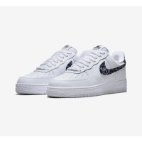 Nike Air Force 1 Low WMNS 'Black Paisley' DH4406-101 - ブラックペイズリーアクセントが際立つエレガントなホワイトスニーカー | クラシックなストリートウェアスタイル