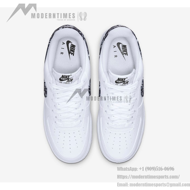 Nike Air Force 1 Low WMNS 'Black Paisley' DH4406-101 - エレガントなホワイトスニーカー Nike Air Force 1 Low WMNS 'Black Paisley' DH4406-101 - スウッシュとヒールタブにブラックペイズリーアクセントが施されたホワイトスニーカー
