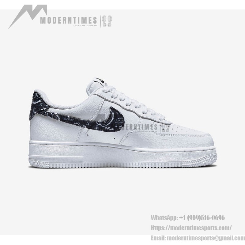 Nike Air Force 1 Low WMNS 'Black Paisley' DH4406-101 - エレガントなホワイトスニーカー Nike Air Force 1 Low WMNS 'Black Paisley' DH4406-101 - スウッシュとヒールタブにブラックペイズリーアクセントが施されたホワイトスニーカー